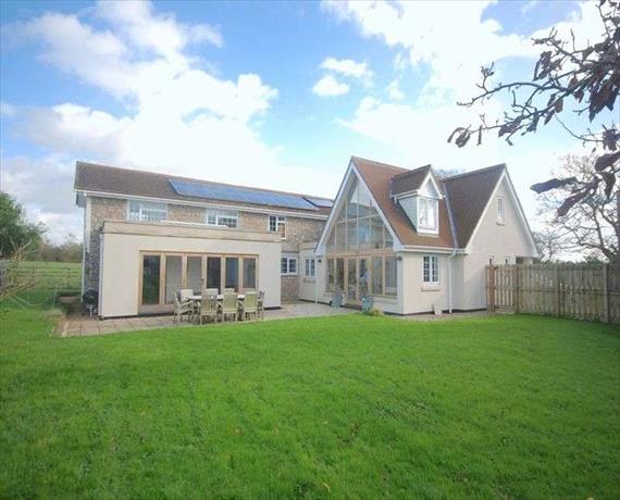 6 Bedroom Property